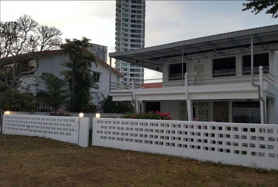 G&T's Beach Front Villa Tanjung Bungah  Exterior foto