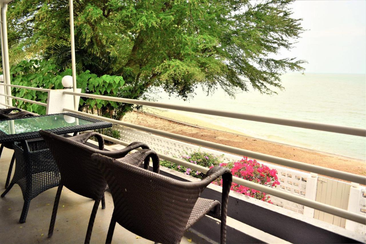 G&T's Beach Front Villa Tanjung Bungah  Exterior foto