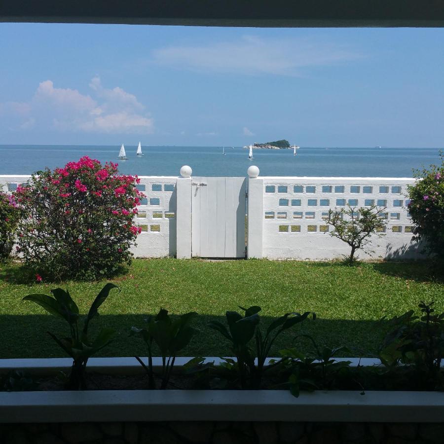 G&T's Beach Front Villa Tanjung Bungah  Exterior foto